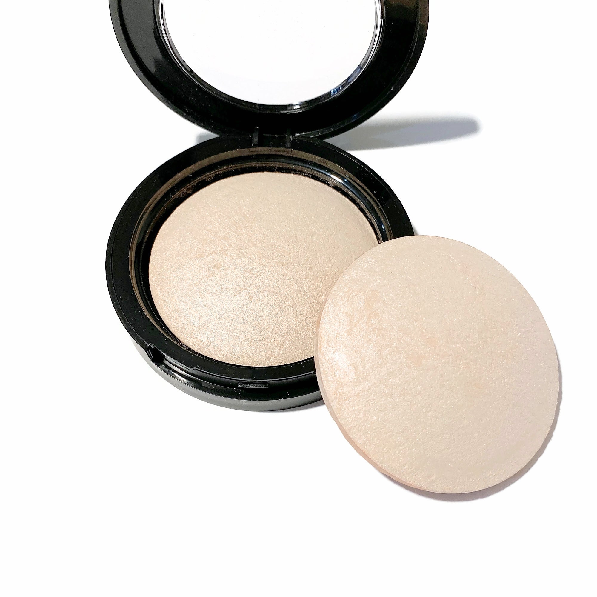 Baked Highlighter Champagne Shimmer